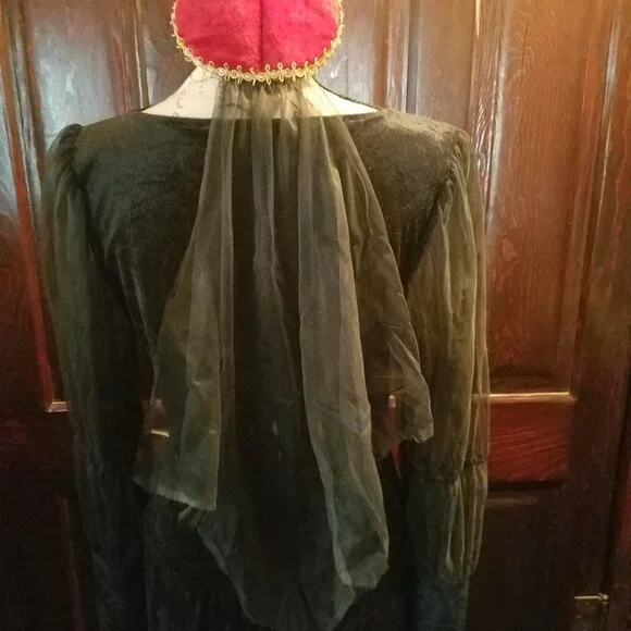 Charades Maxi Renaissance Dress - Picture 8 of 9